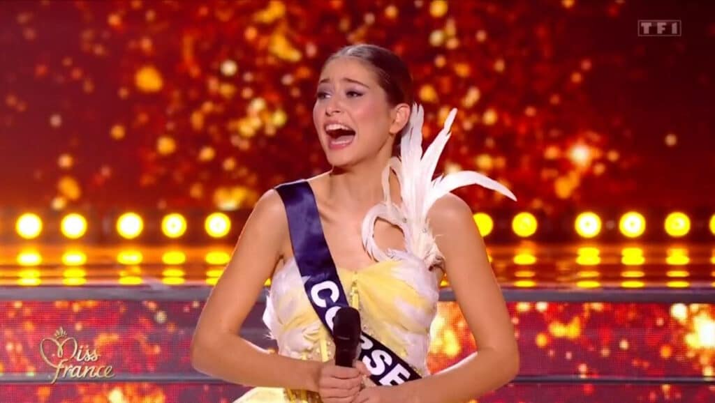 Miss France 2025 : Miss Corse revient sur sa réaction hilarante lors de sa prise de parole