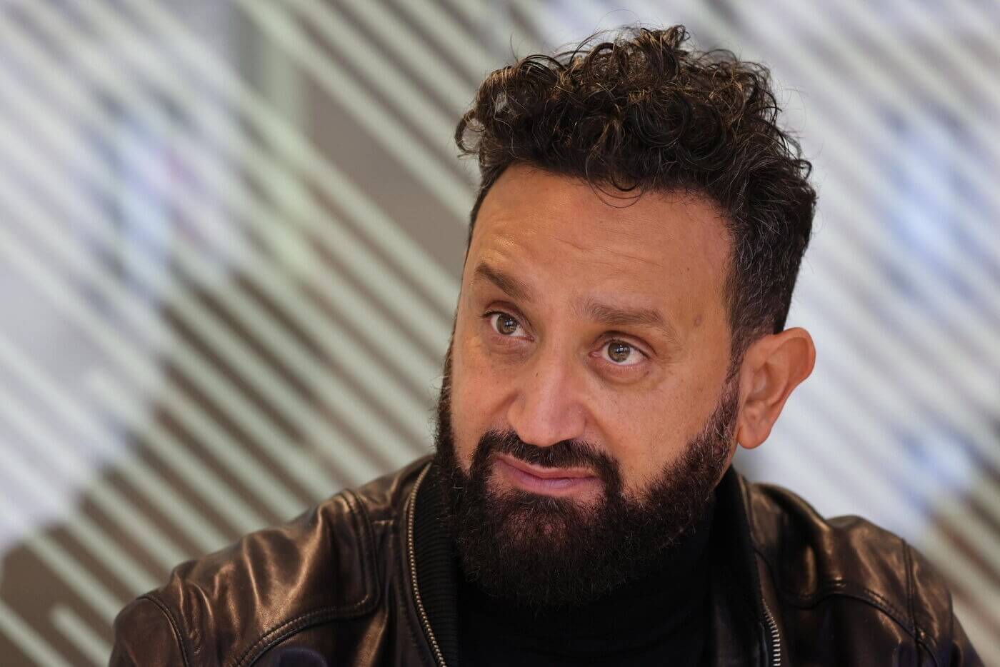 Cyril Hanouna bientôt sur M6 ? Les journalistes de la chaîne montent au créneau !