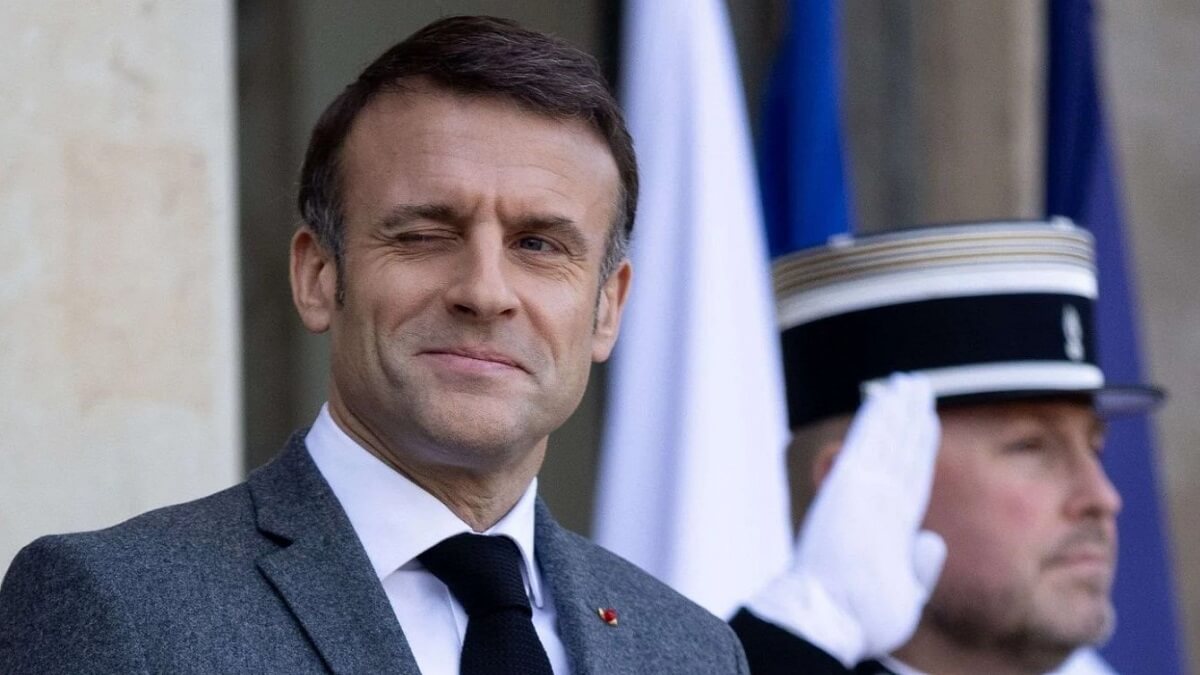 Emmanuel Macron surpris dans un bar-tabac : "On a été choqués"