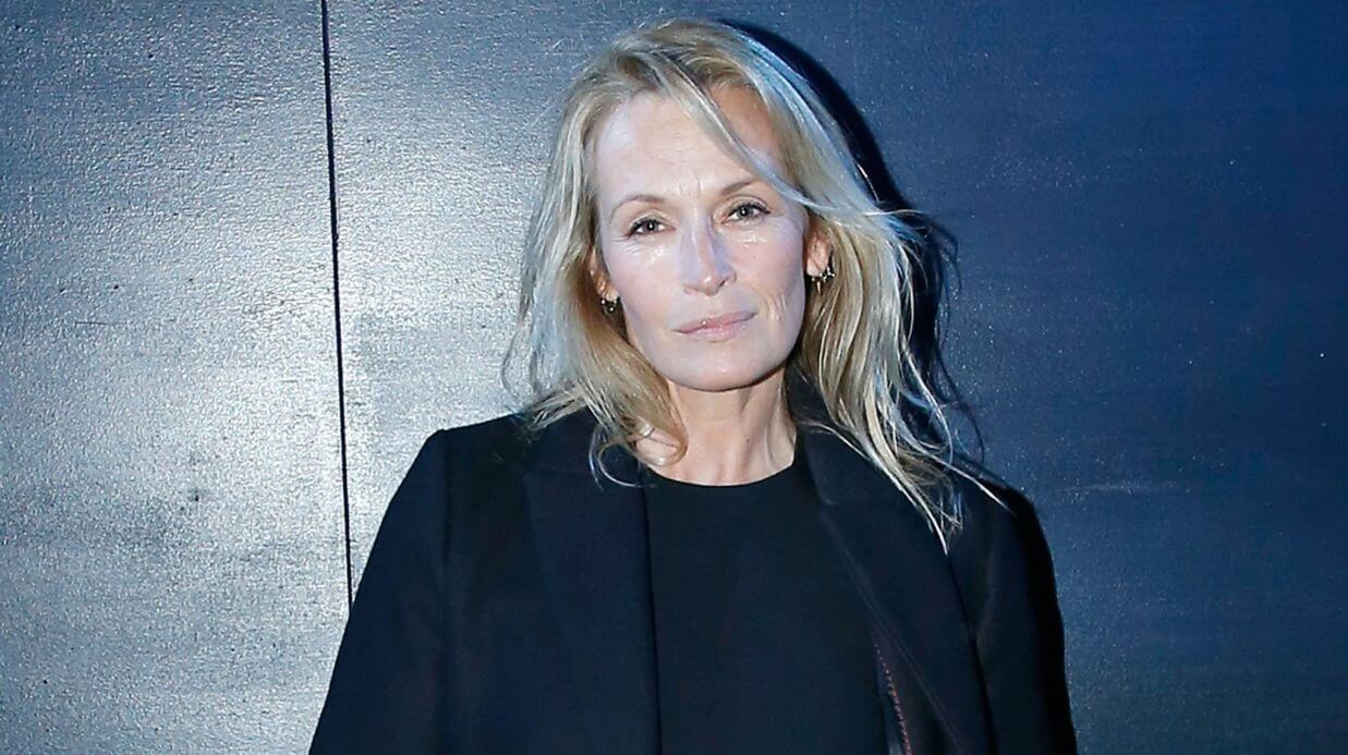 Estelle Lefébure s’attaque aux jeunes filles de 20 ans déjà accros au bistouri, &quot;Je trouve ridicule&quot;