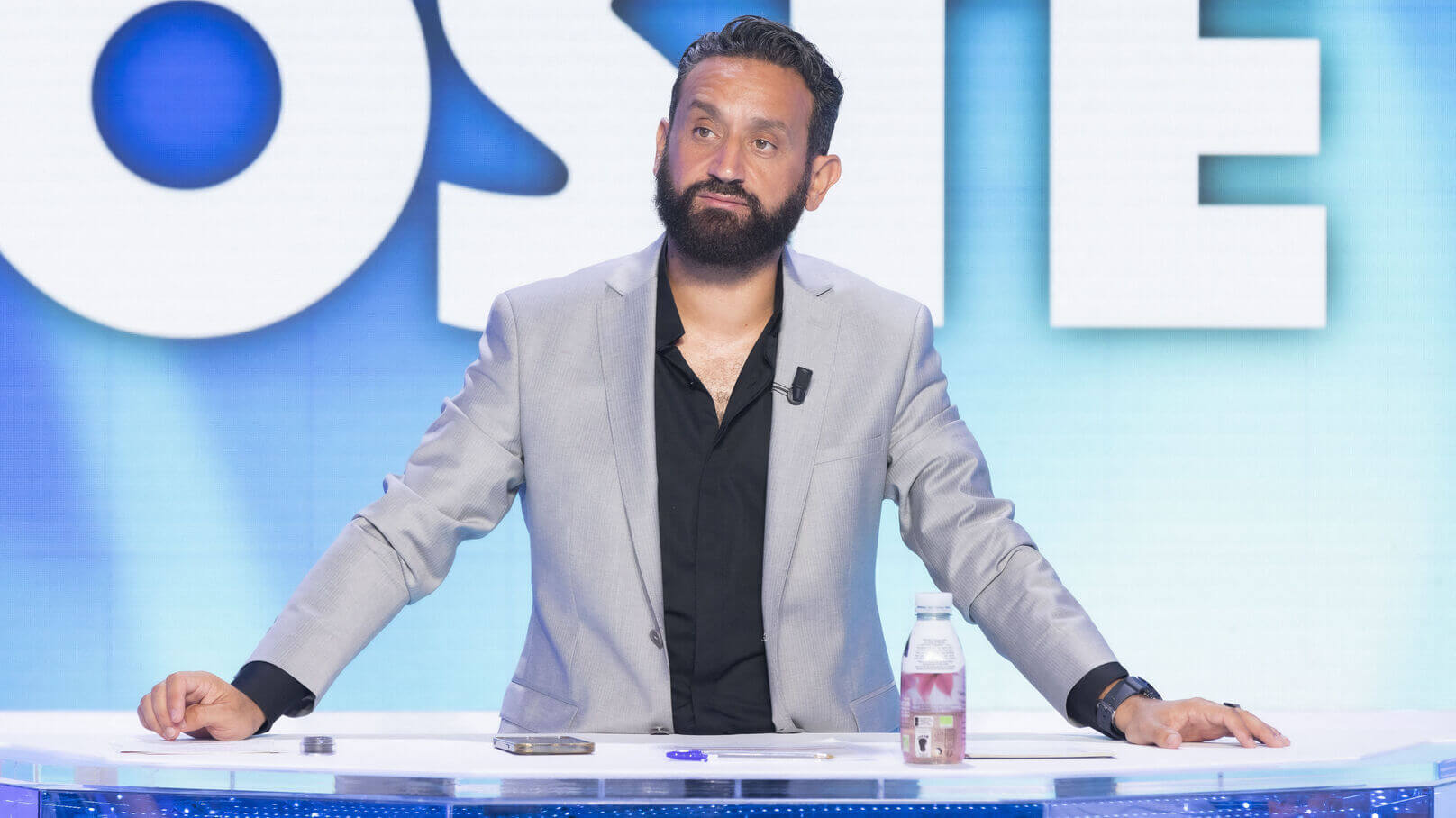 Luc Besson en couple avec Sarah Saldmann ? Cyril Hanouna réagit !